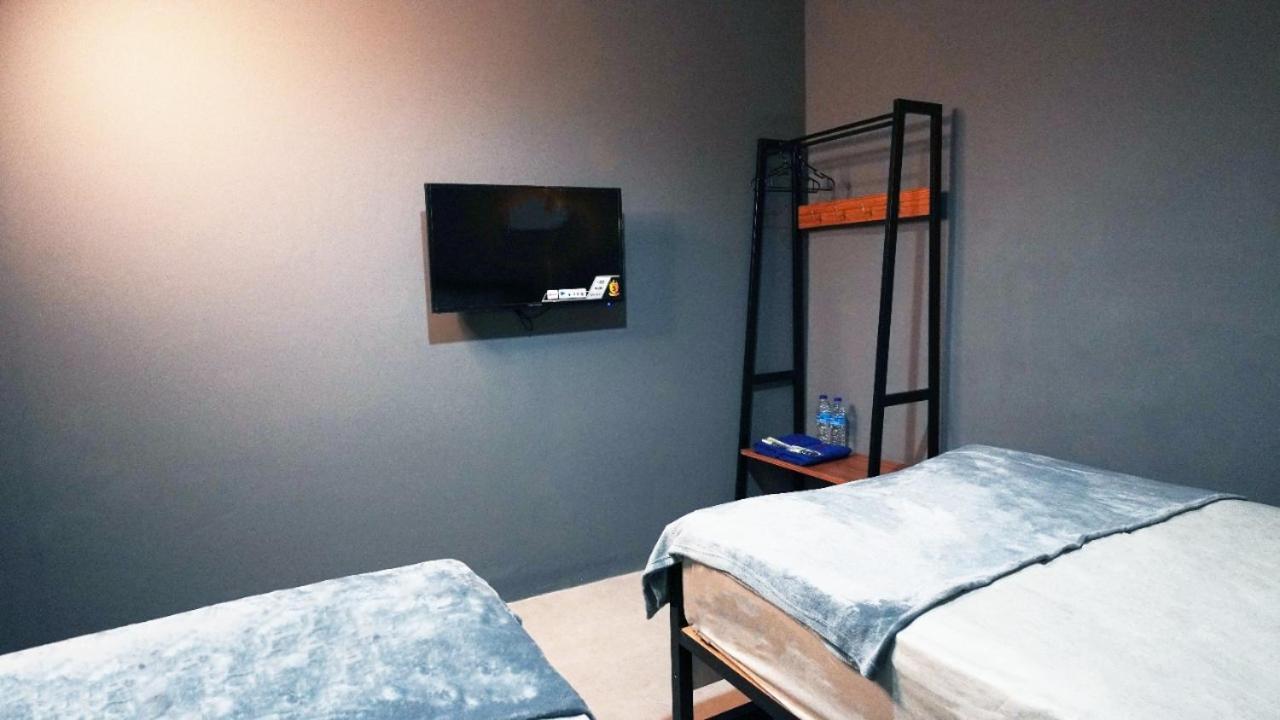 Hostel 18 Pasangan Butuh Surat Nikah Bandung Eksteriør bilde